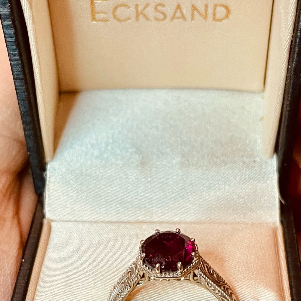 Edwardian Filigree ring with Rhodolite Garnet - Picture 7 of 10